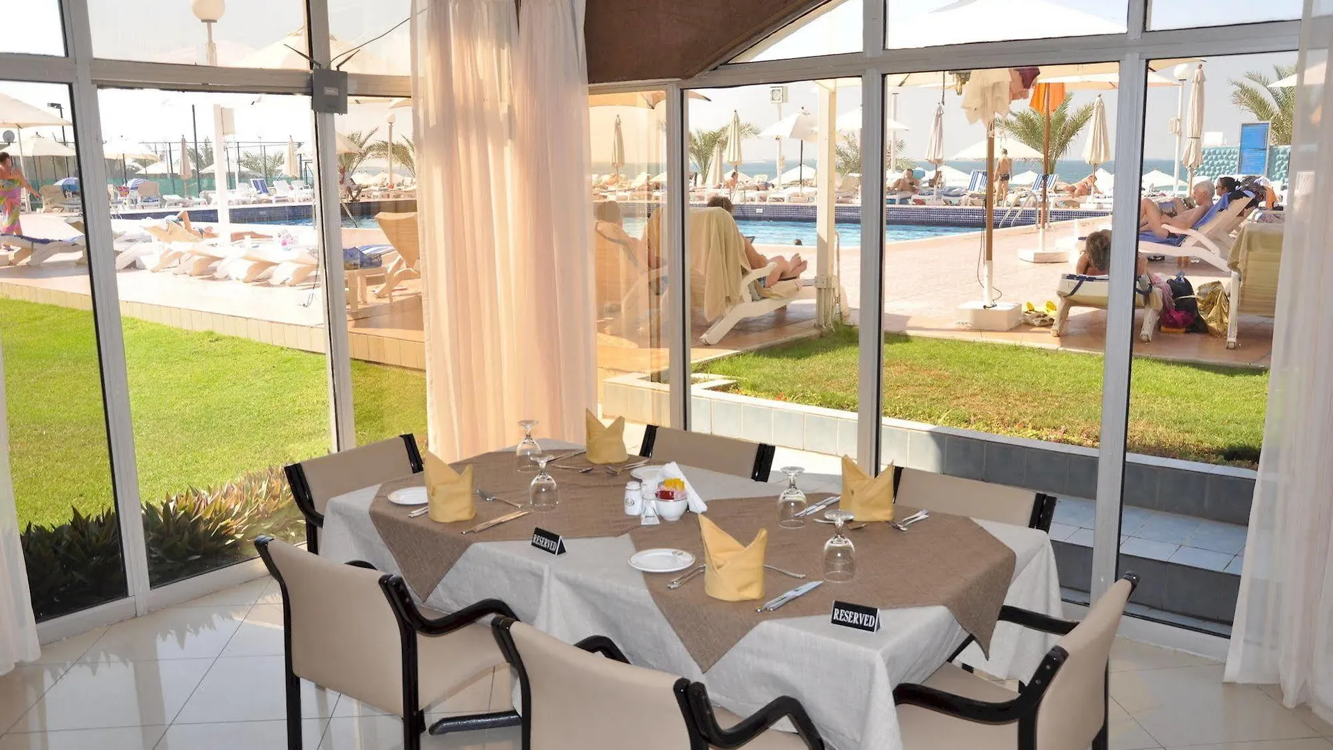 Sharjah Carlton Hotel 4*,